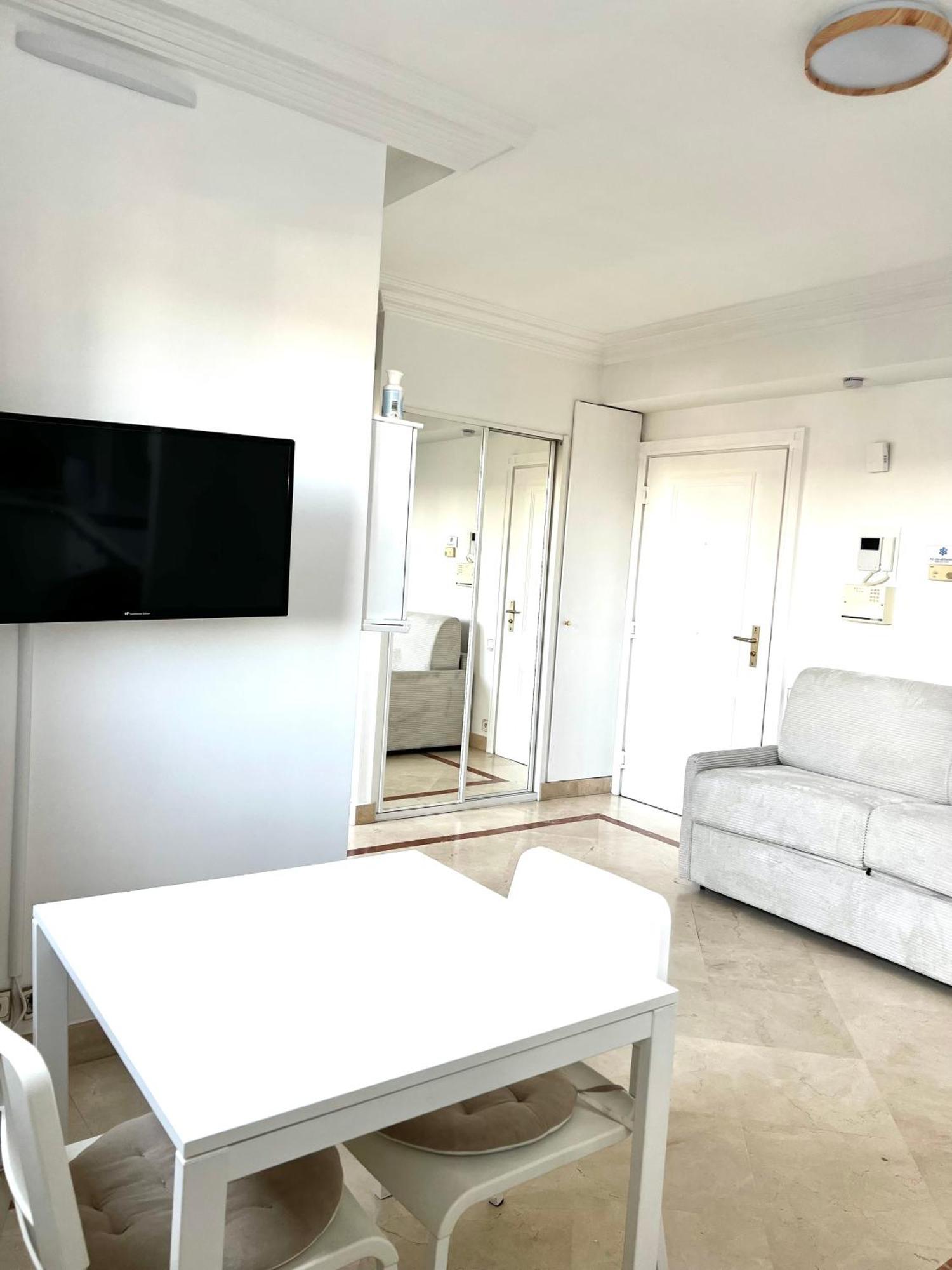 Le Palais Napoleon Appartement Golfe-Juan Buitenkant foto