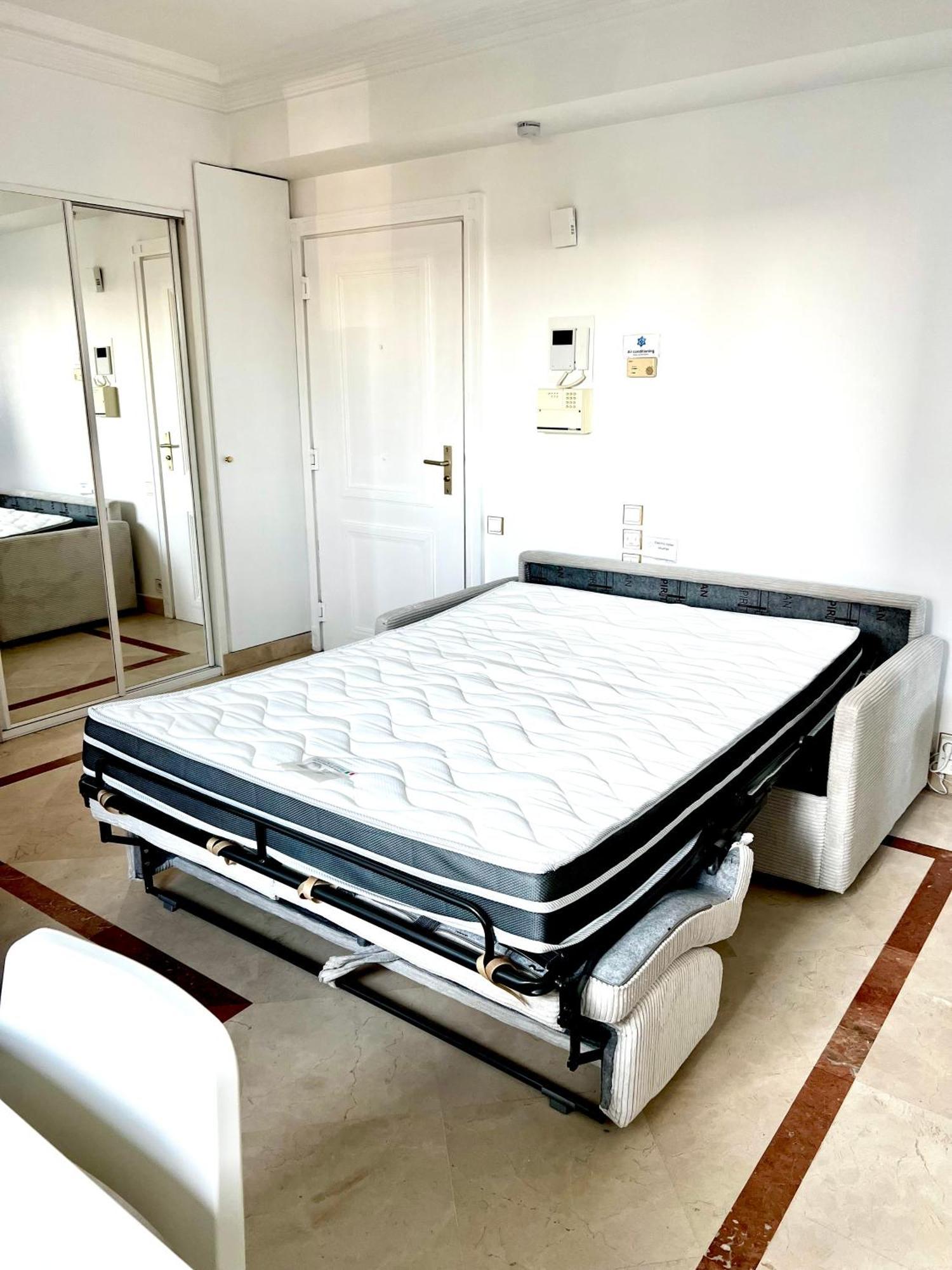 Le Palais Napoleon Appartement Golfe-Juan Buitenkant foto