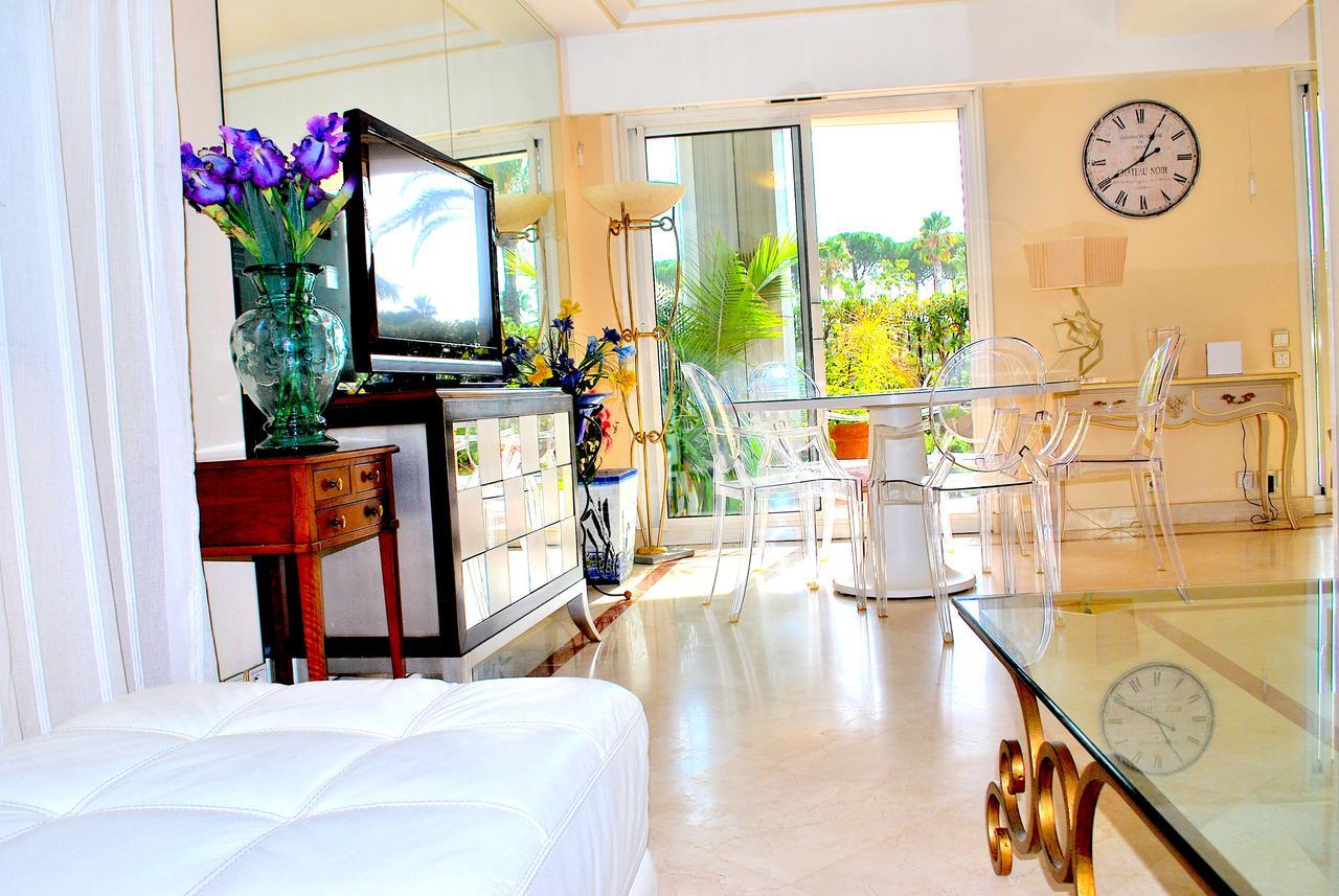 Le Palais Napoleon Appartement Golfe-Juan Buitenkant foto